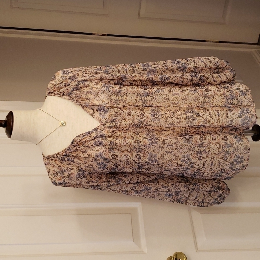𝅺cabi Siena Floral Peasant Blouse